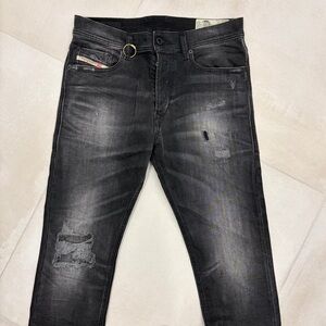 DIESEL TEPPHAR BLACK DISTRESSED JEANS